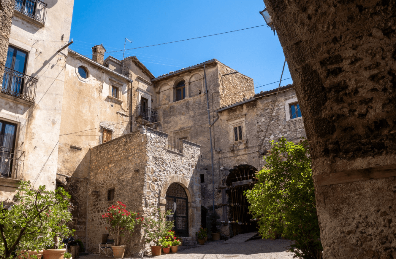 Castelvecchio Calvisio — photo 3