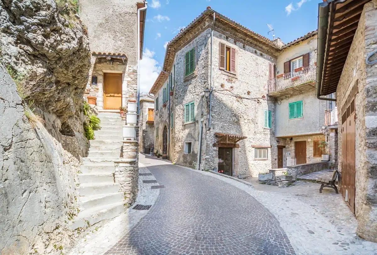 Castel di Tora — photo 4