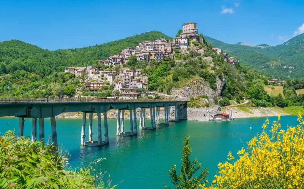 Castel di Tora — photo 9