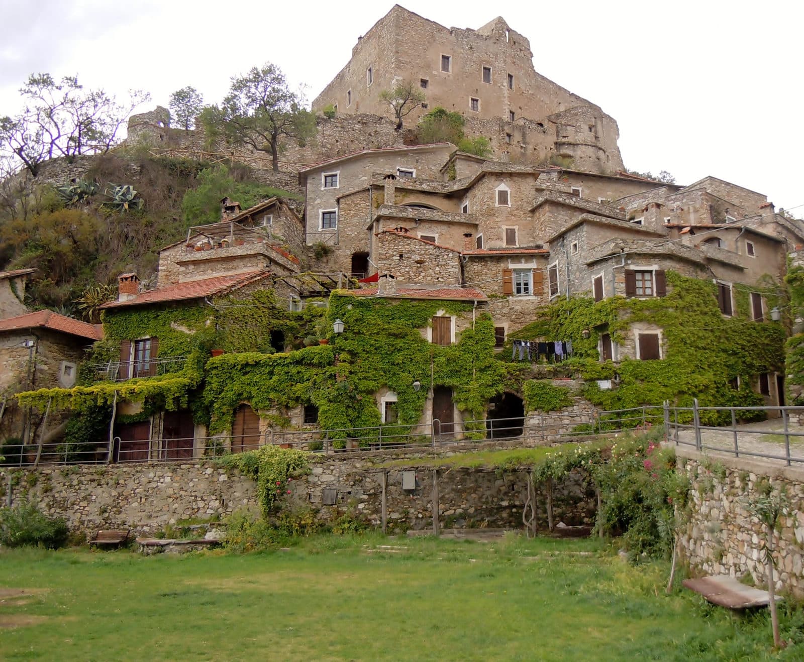Castelvecchio di Rocca Barbena — photo 5