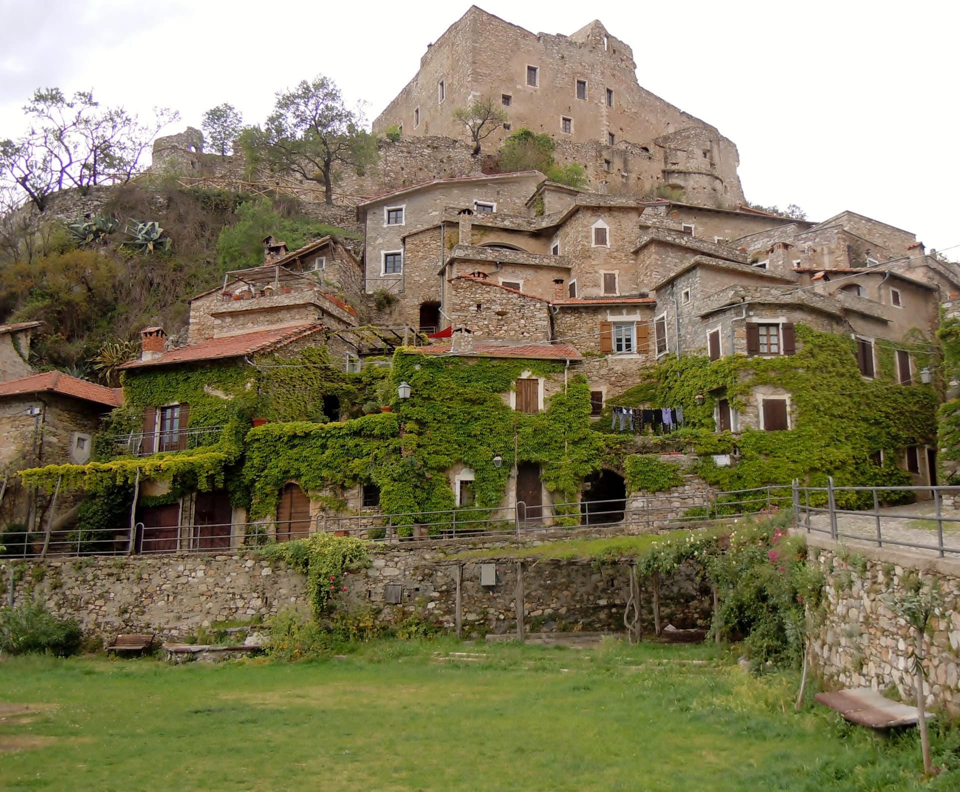 Castelvecchio di Rocca Barbena — photo 4